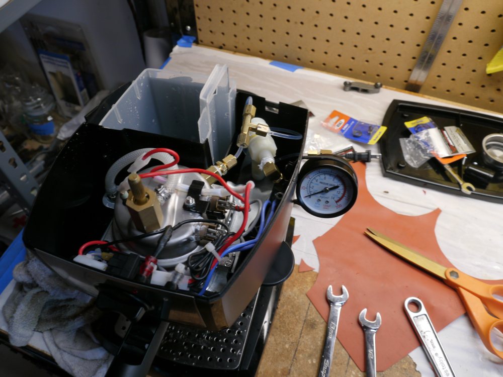 Ben Krasnow Adding a pressure gauge to a Delonghi espresso machine